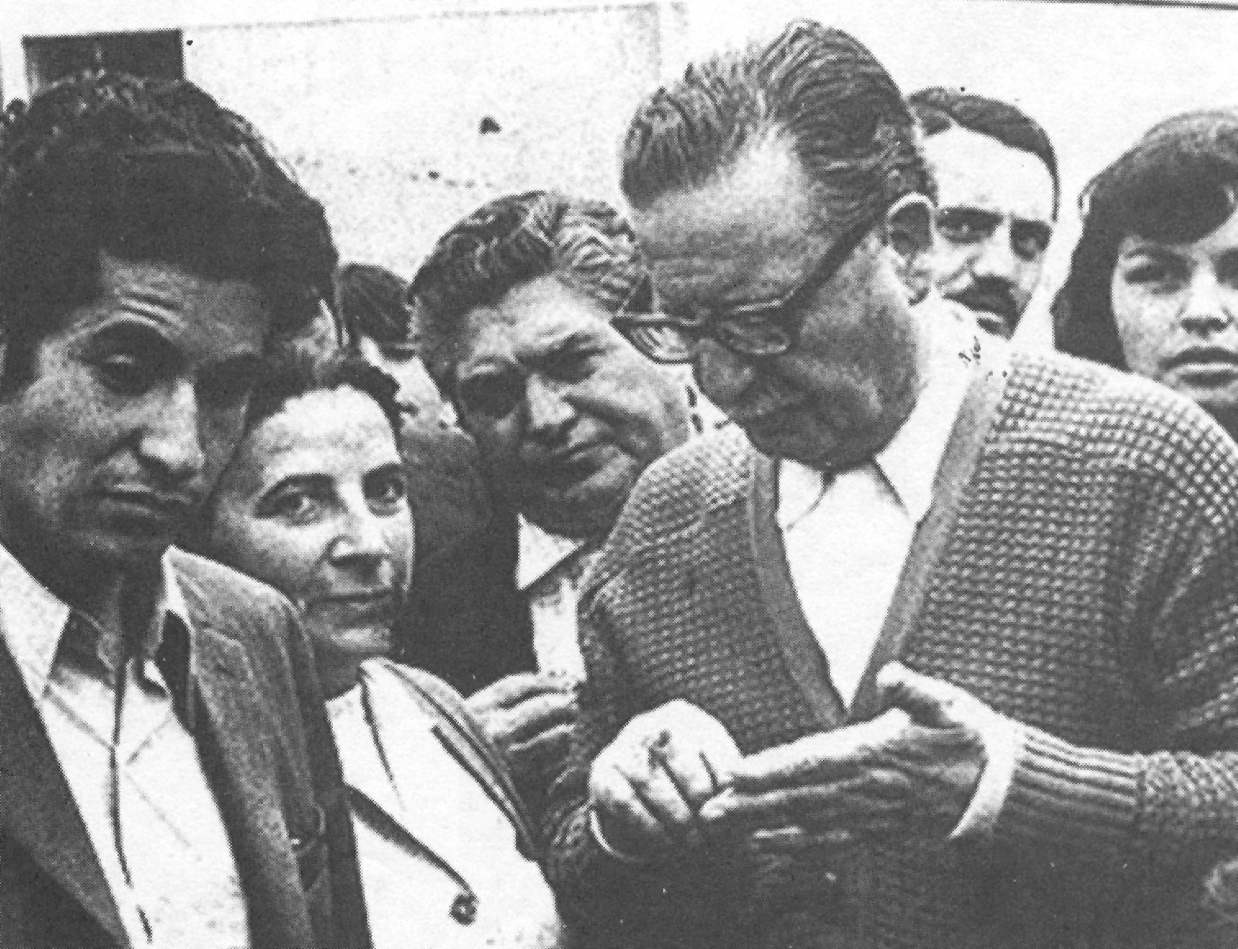 Los mil días de Allende. Portadas y recortes de prensa, fotografías y caricaturas